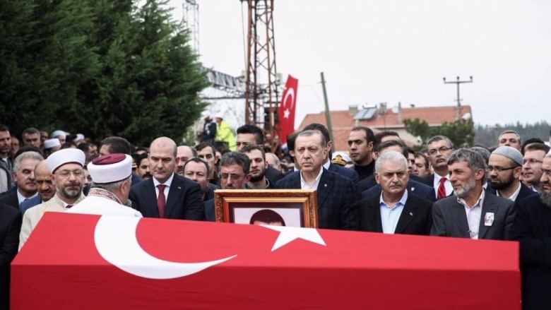 تركيا ... ترديد تكبيرات العيد بدلاً من الموسيقى في جنازات شهدائها